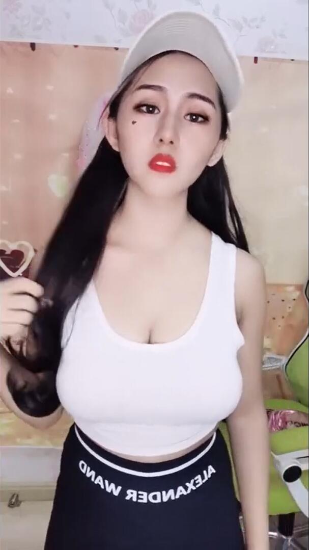 【抖音快手乳摇】巨乳美女抖奶舞福利視頻集合@依依