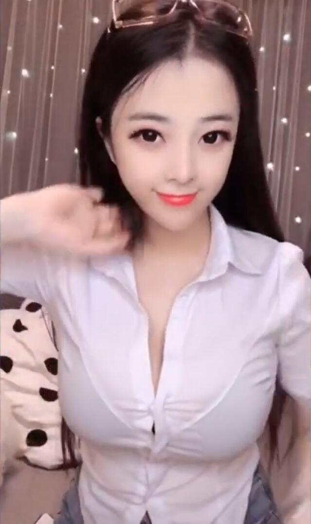 抖音tik tok china】由于奶太大 被抖音禁播的巨乳妹妹的性感抖奶舞