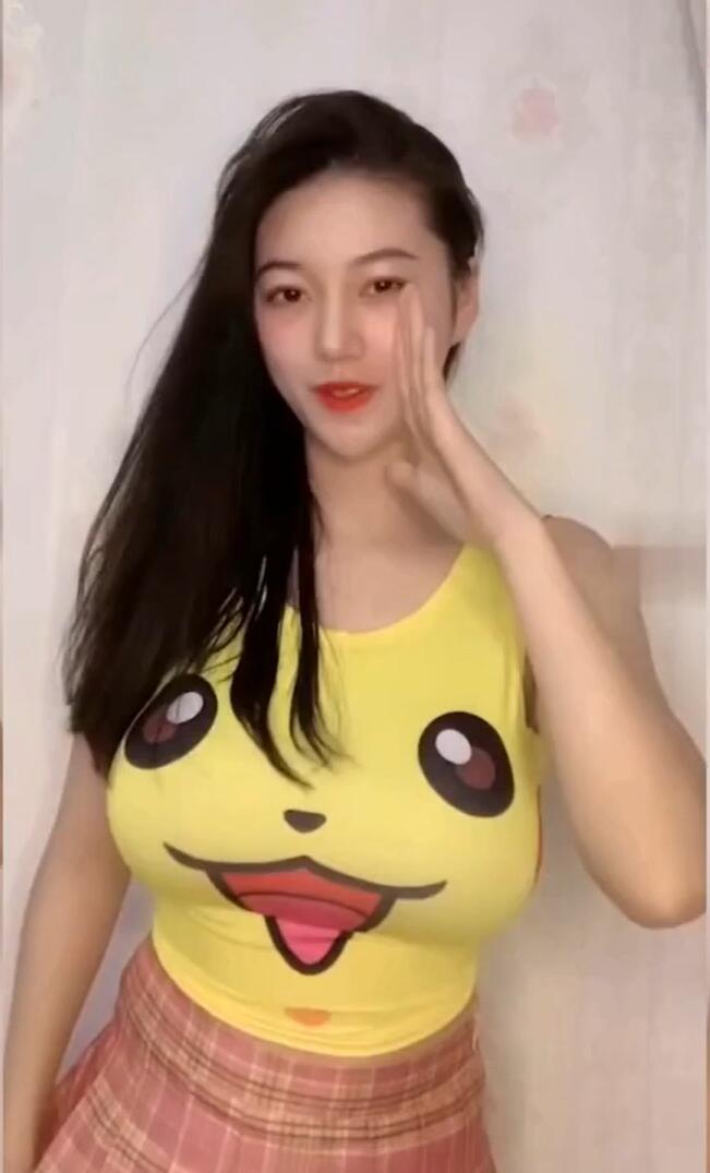 【抖音快手TikTok】大胸美女琳儿，重量级抖起巨奶如跳舞