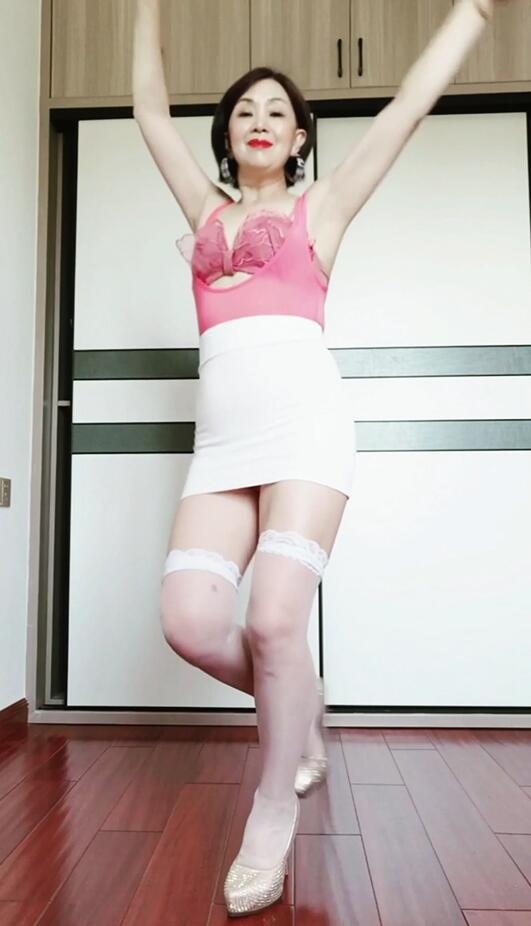 老熟女广场舞 陈静 1期 07