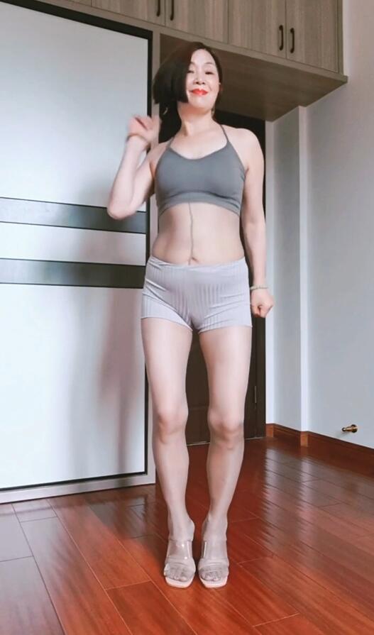 老熟女广场舞 陈静 1期 12