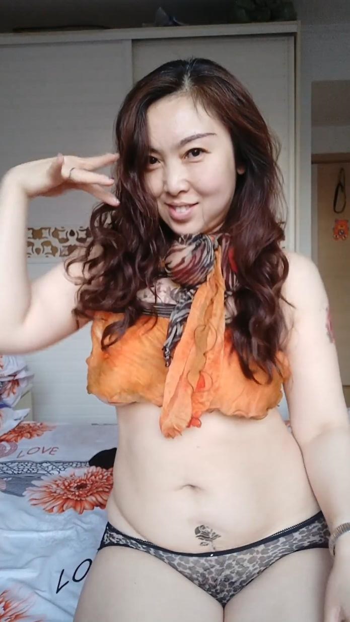 优酷广场舞【柏欣彤】极骚熟女私拍情趣裸舞个肚皮舞老师订制 22
