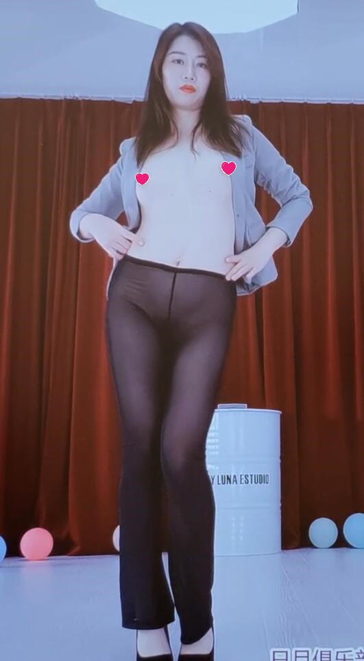 日月俱乐部【阿昆】02顶级全祼 妖艳舞姿摇摆 情趣制服走秀