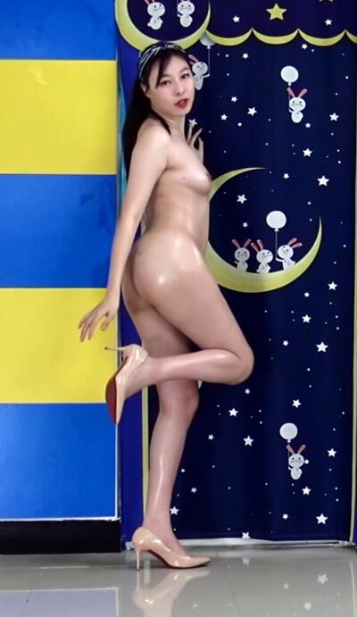 日月俱乐部『阿瑞』裸体走秀 1