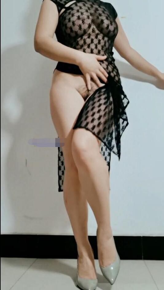 波波姐阿姨天生勾引小男生的骚种 蕾丝黑丝高跟搔首扭臀摇到出水 01