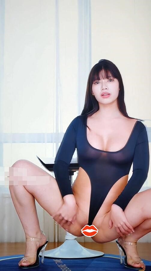 艺舞吧 千羽1期 02 风润健美九头身姐姐热舞高叉挤B肥美之姑娘有M腿尽量开M腿 横竖