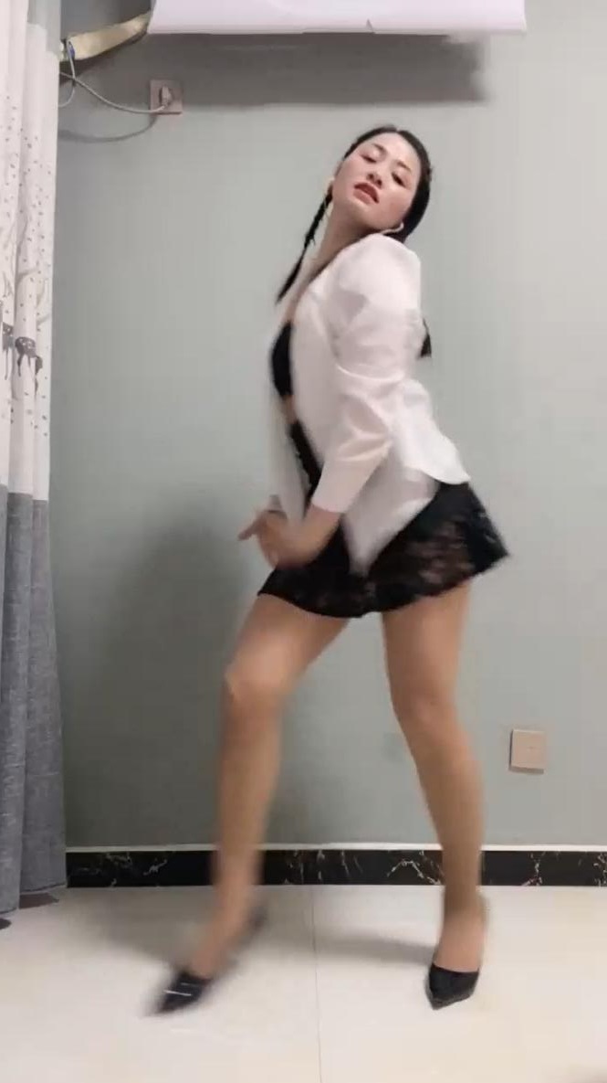 青青广场舞 定制热舞 丰满少妇 广场舞 01