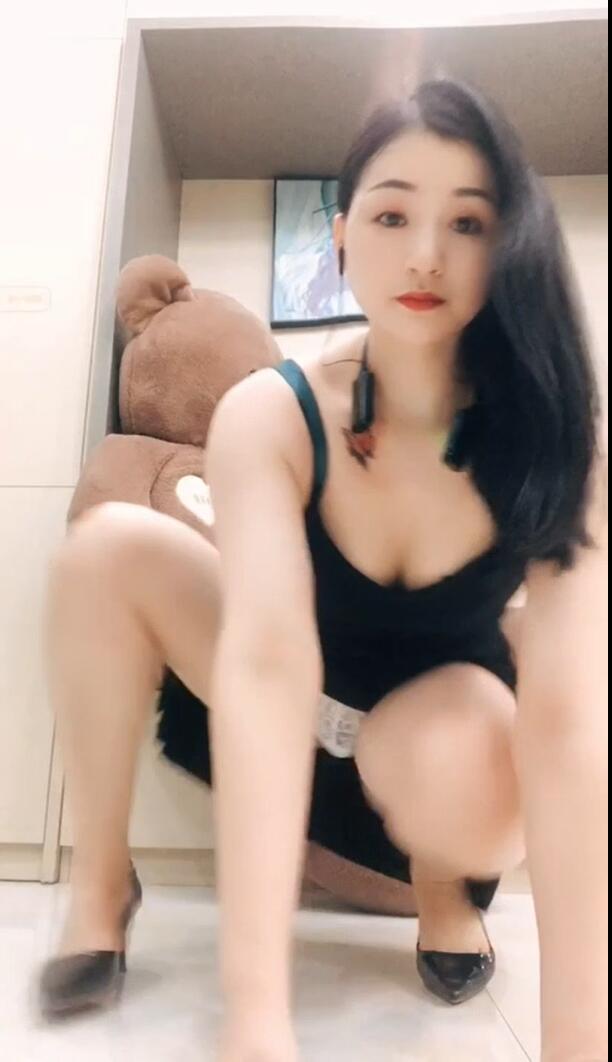 青青广场舞 定制热舞 第二套少妇广场舞 好像X她  02