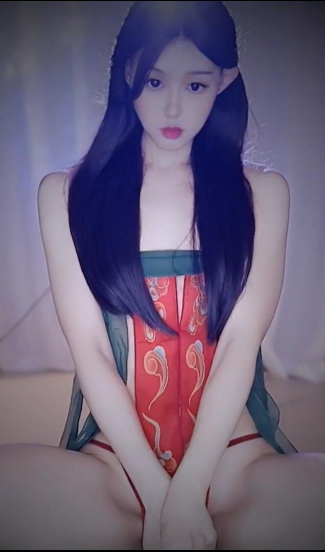 【CC重磅】草莓！颜值天花板萝莉万元定制首次大尺度01