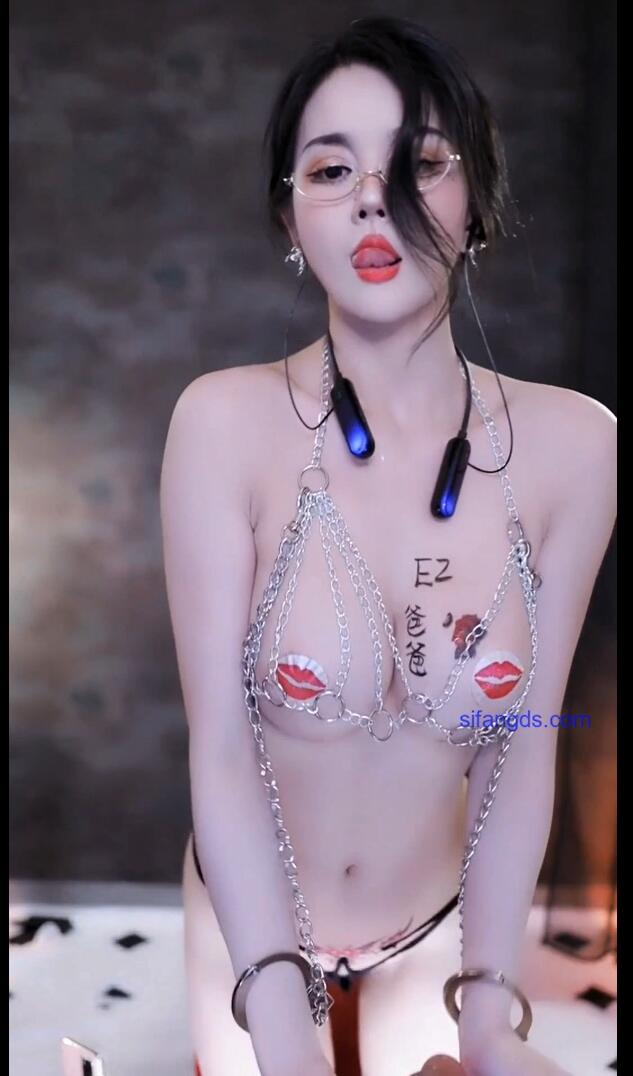 CC 温凉-首次高潮喷水几次 尿溅三尺 高射炮 史上最刺激 我也跟着射了7次