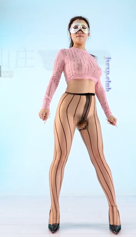 山庄VIP 高挑身材小游02 开档露B 横竖2V