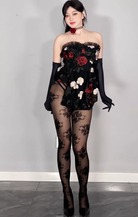 B小艾(芯芯好米) B站专业跳舞辣妹 高挑发达的胯部 02 1v