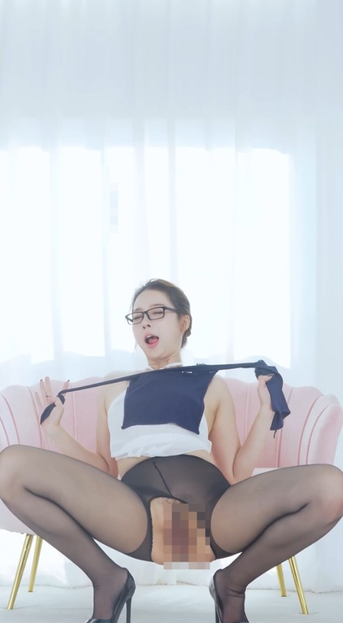 king8 月迪 高挑白皙姐姐性感热舞 03 1v